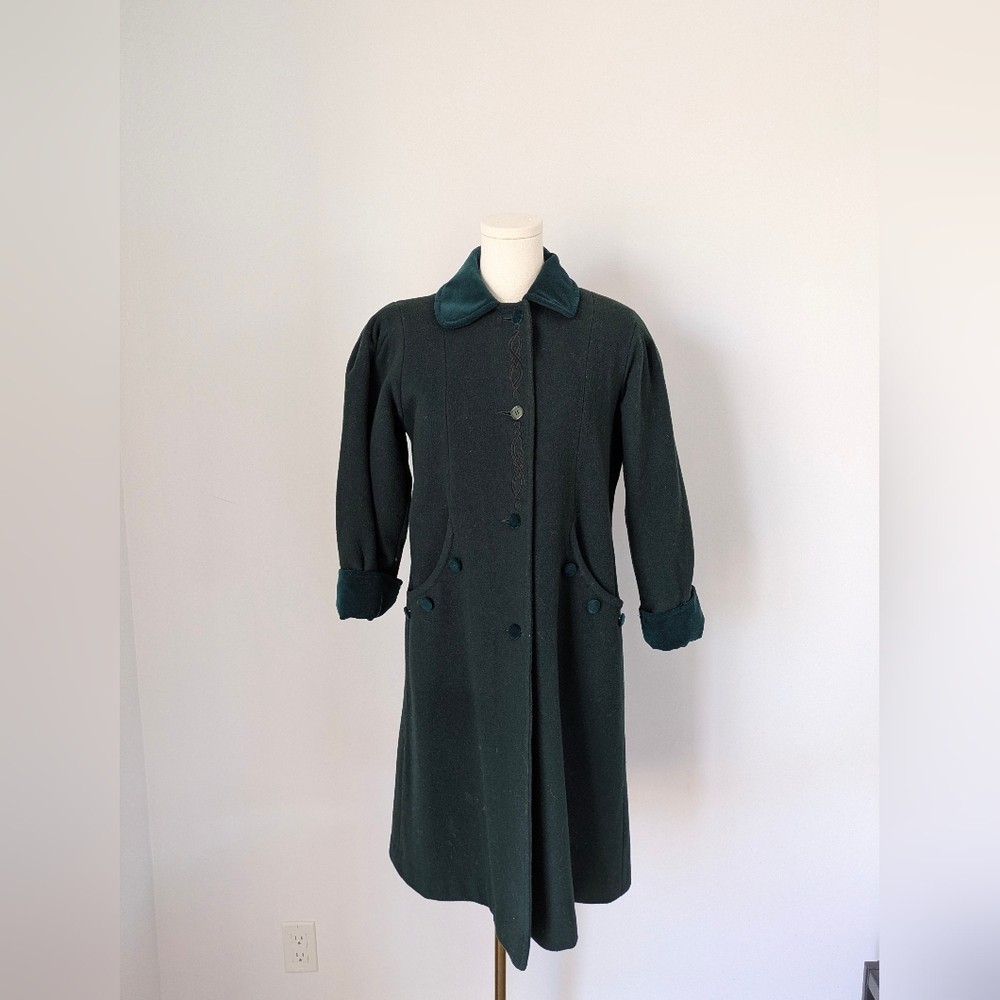 033_Elegant Green Women's Coat